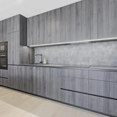 Eurovea Tower 33rd Floor Free Parking Apartment