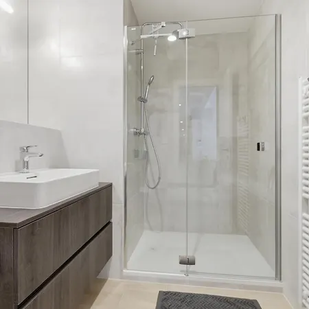 Eurovea Tower 33rd Floor Free Parking Daire