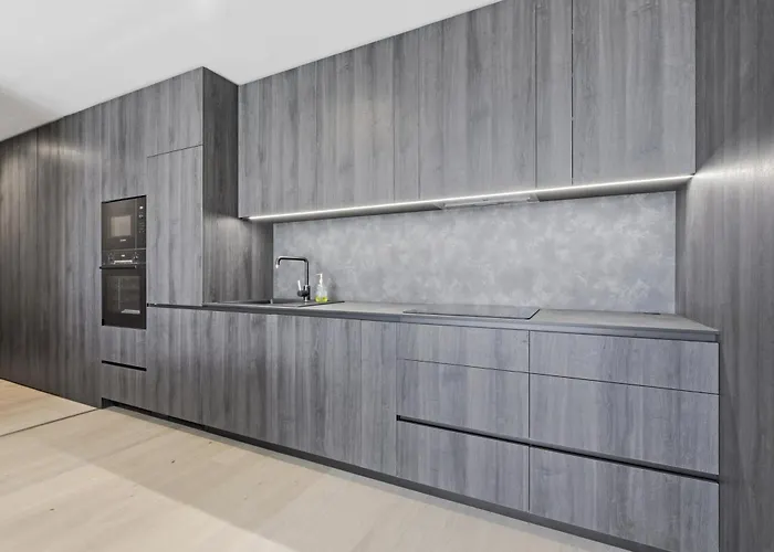 Eurovea Tower 33rd Floor Free Parking Apartment