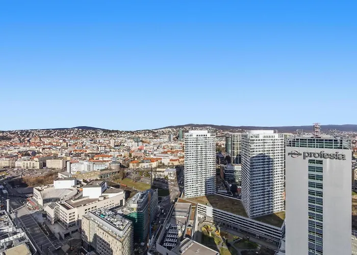 Eurovea Tower 33rd Floor Free Parking Апартаменти